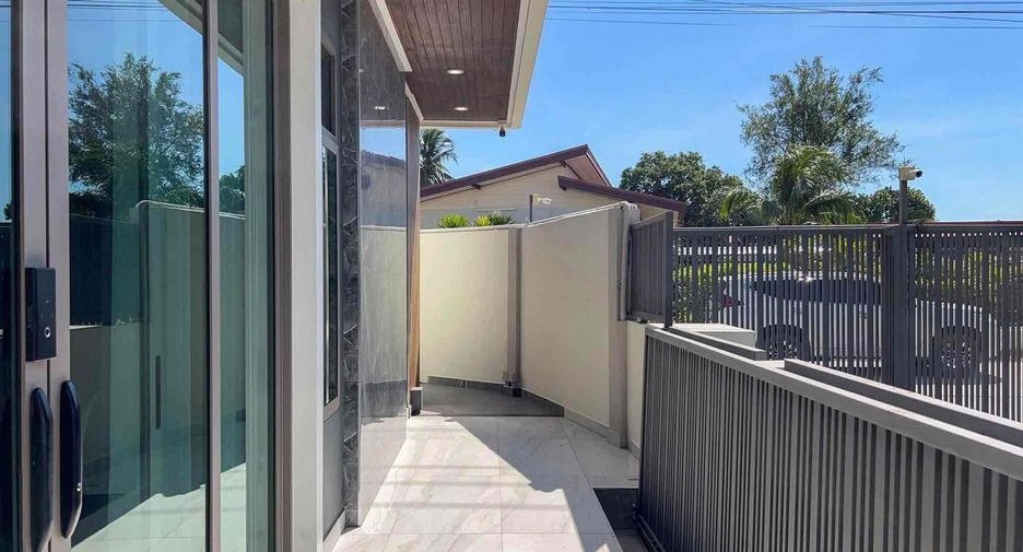 For rent 5 bedrooms villa in Bang Lamung, Chonburi