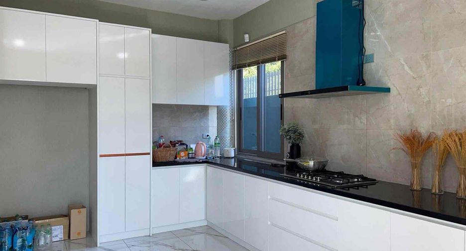 For rent 5 bedrooms villa in Bang Lamung, Chonburi