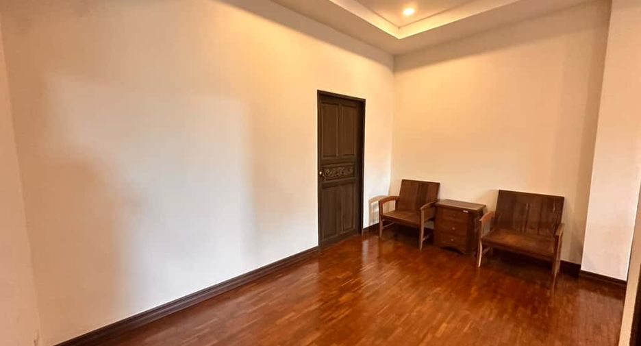For rent 5 bedrooms house in Mueang Chiang Mai, Chiang Mai