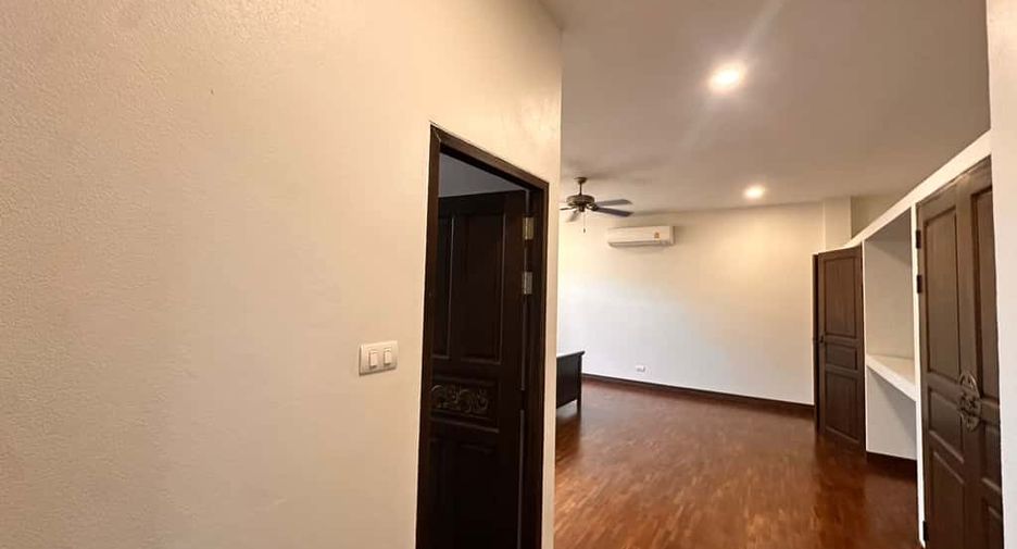 For rent 5 bedrooms house in Mueang Chiang Mai, Chiang Mai