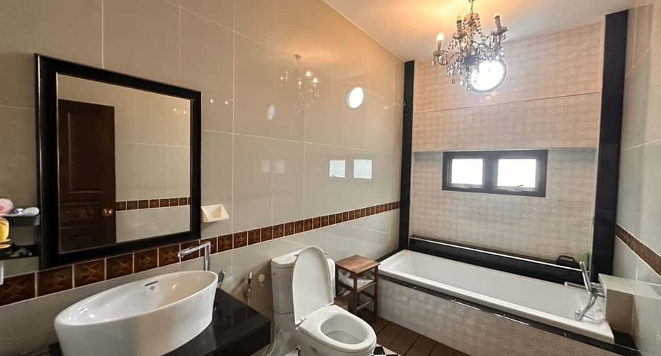 For rent 5 bedrooms house in Mueang Chiang Mai, Chiang Mai
