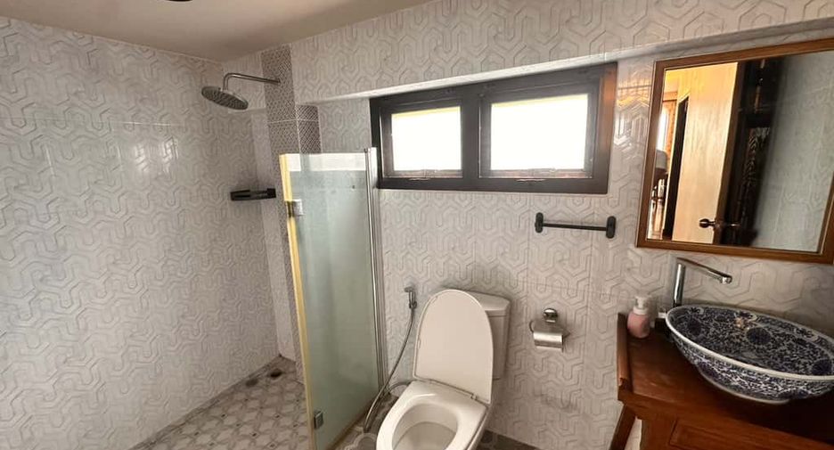 For rent 5 bedrooms house in Mueang Chiang Mai, Chiang Mai