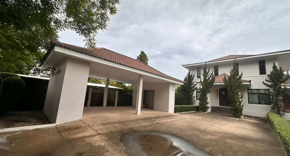 For rent 5 bedrooms house in Mueang Chiang Mai, Chiang Mai