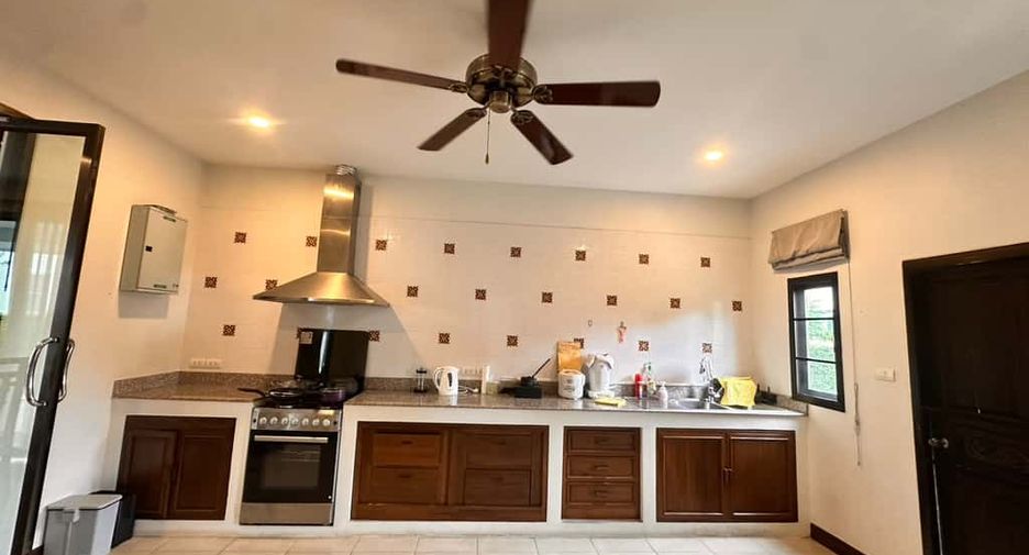 For rent 5 bedrooms house in Mueang Chiang Mai, Chiang Mai