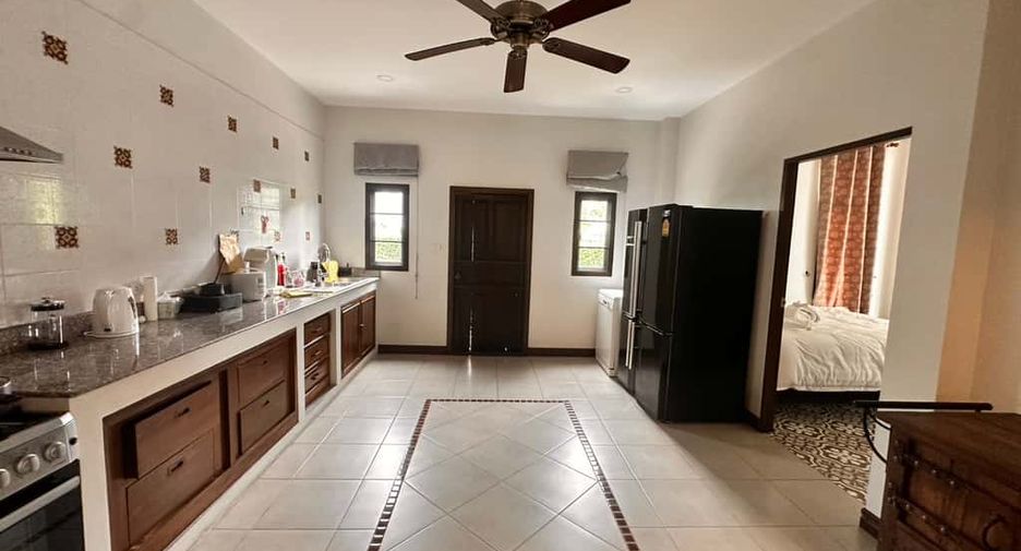 For rent 5 bedrooms house in Mueang Chiang Mai, Chiang Mai