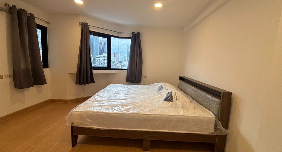 For rent 3 bedrooms condo in Khlong Toei, Bangkok