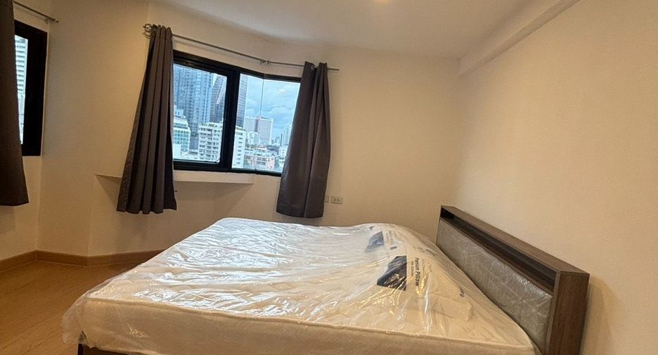 For rent 3 bedrooms condo in Khlong Toei, Bangkok
