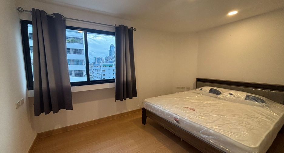 For rent 3 bedrooms condo in Khlong Toei, Bangkok