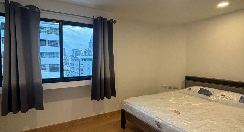 For rent 3 bedrooms condo in Khlong Toei, Bangkok