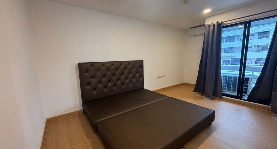 For rent 3 bedrooms condo in Khlong Toei, Bangkok