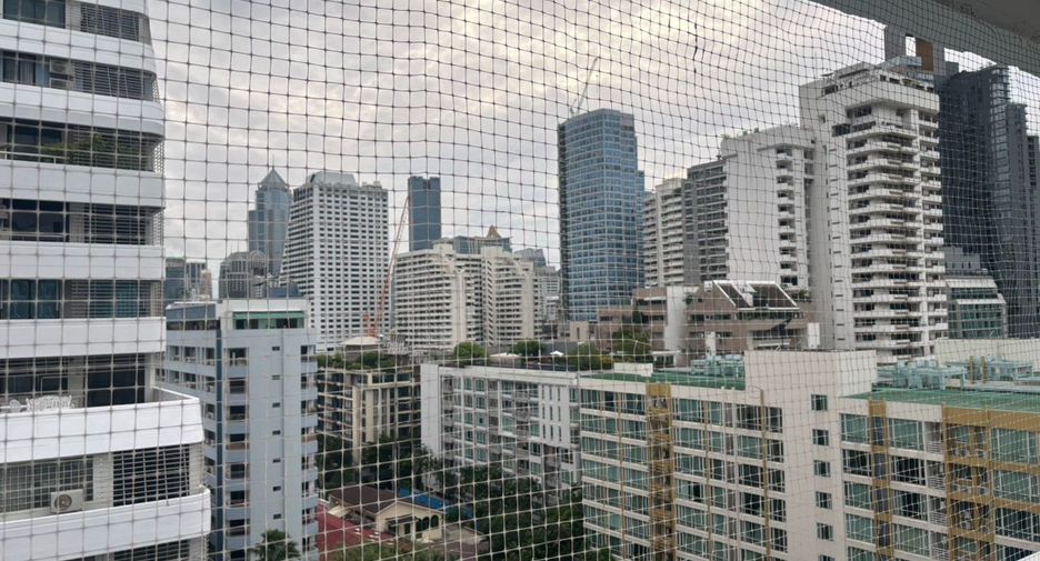 For rent 3 bedrooms condo in Khlong Toei, Bangkok