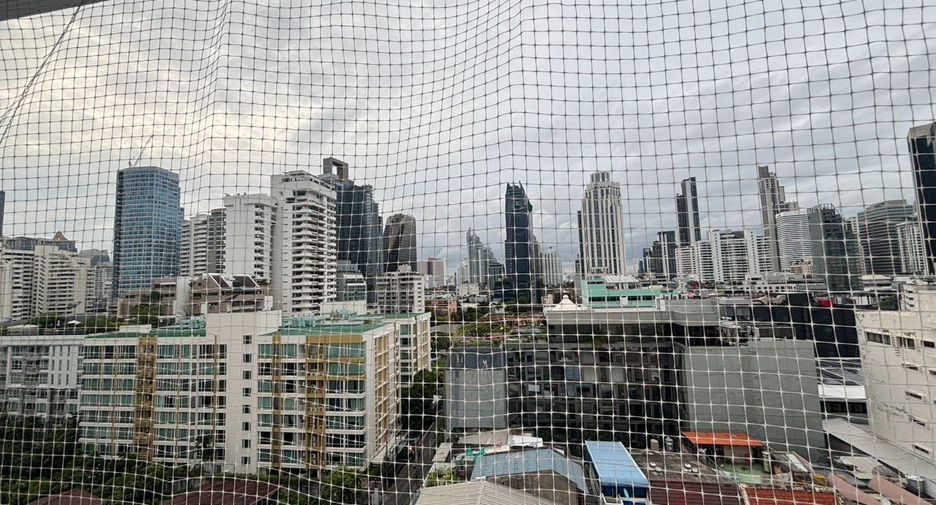 For rent 3 bedrooms condo in Khlong Toei, Bangkok