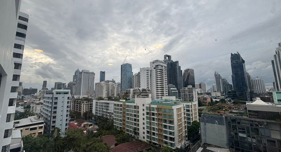 For rent 3 bedrooms condo in Khlong Toei, Bangkok