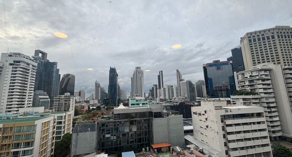 For rent 3 bedrooms condo in Khlong Toei, Bangkok
