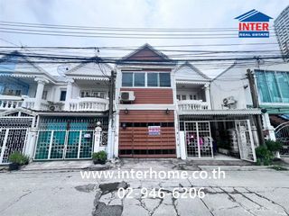 Casa adosada en venta de 3 habitaciones en Bang Na, Bangkok