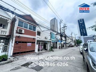 Casa adosada en venta de 3 habitaciones en Bang Na, Bangkok