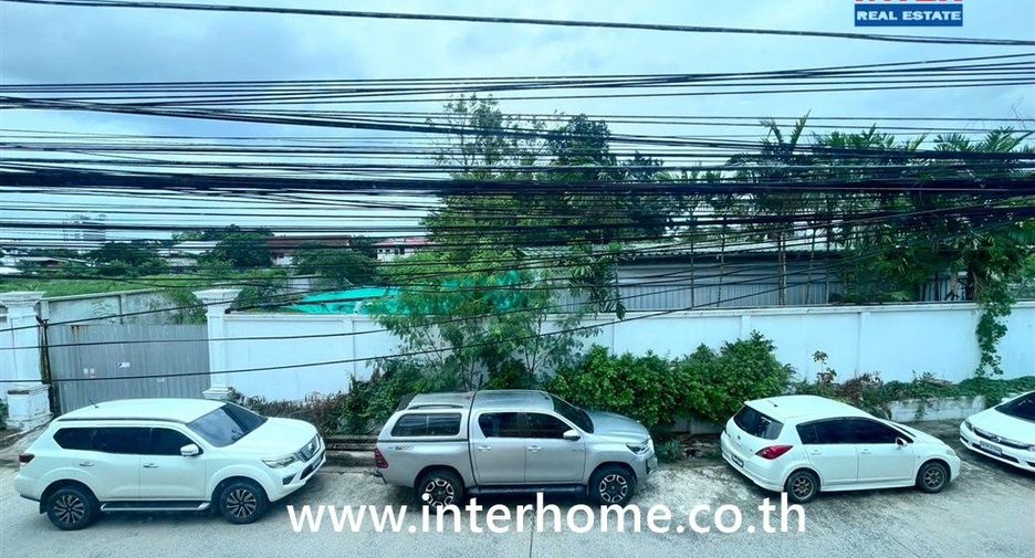 À vendre 3 chambres maison de ville à Bang Na, Bangkok