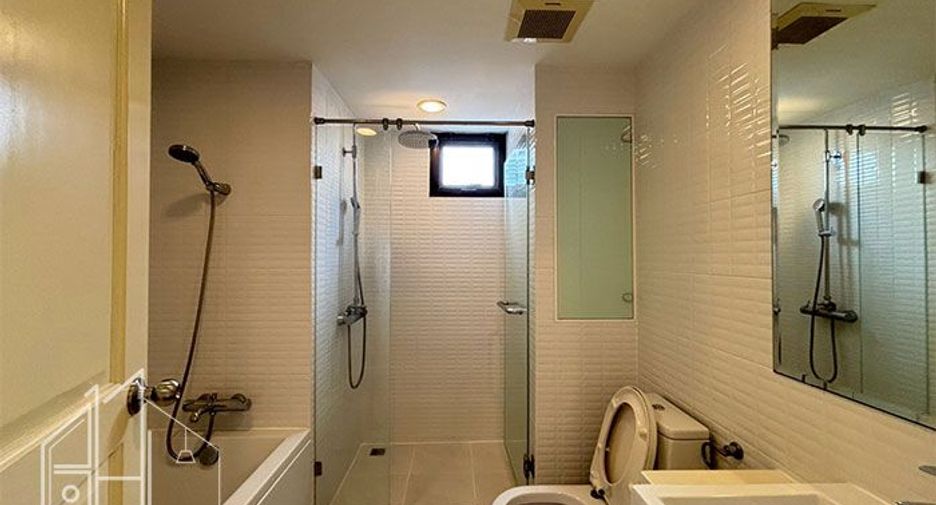 For rent 3 ベッドルーム condo in Khlong Toei, Bangkok