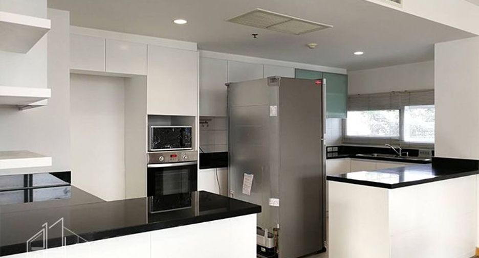 Condo en alquiler de 3 habitaciones en Watthana, Bangkok