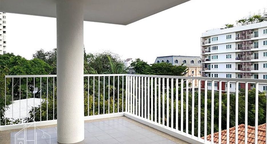 Condo en alquiler de 3 habitaciones en Watthana, Bangkok