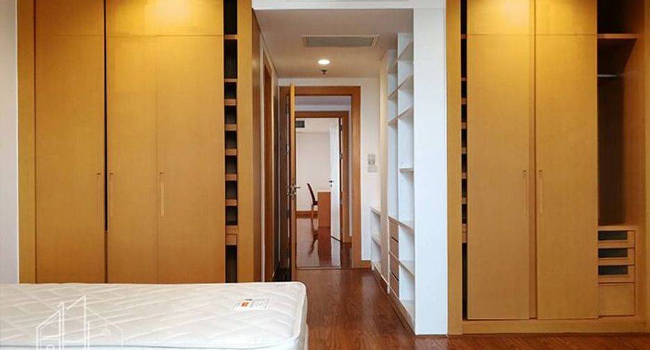 Condo en alquiler de 3 habitaciones en Watthana, Bangkok