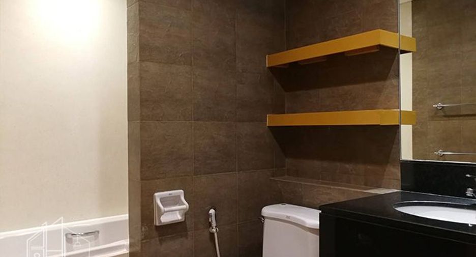 Condo en alquiler de 3 habitaciones en Watthana, Bangkok