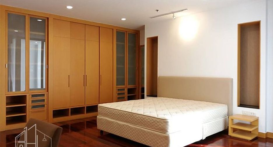 Condo en alquiler de 3 habitaciones en Watthana, Bangkok