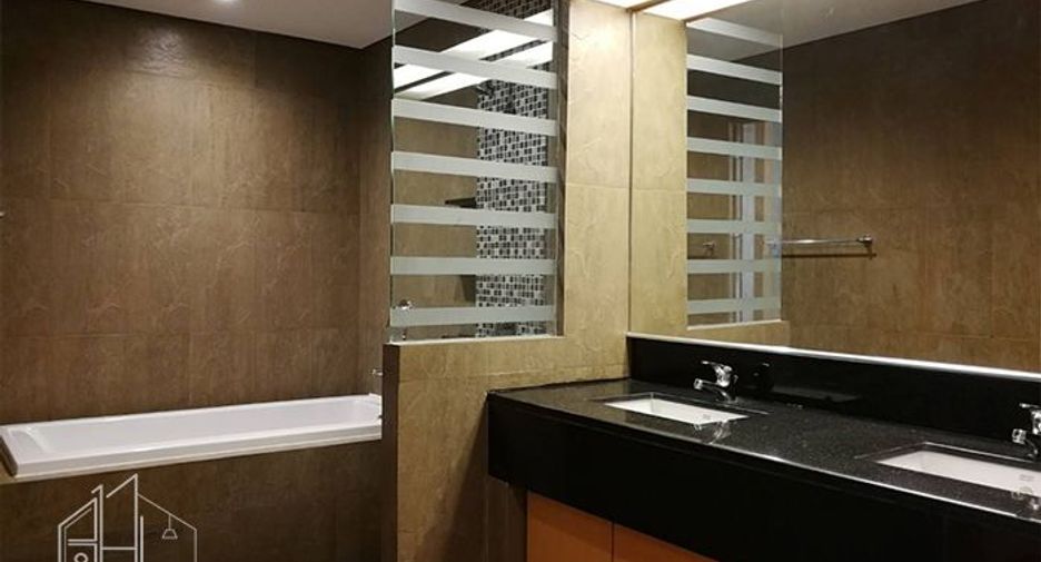 Condo en alquiler de 3 habitaciones en Watthana, Bangkok