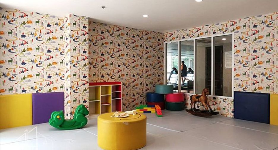 Condo en alquiler de 3 habitaciones en Watthana, Bangkok