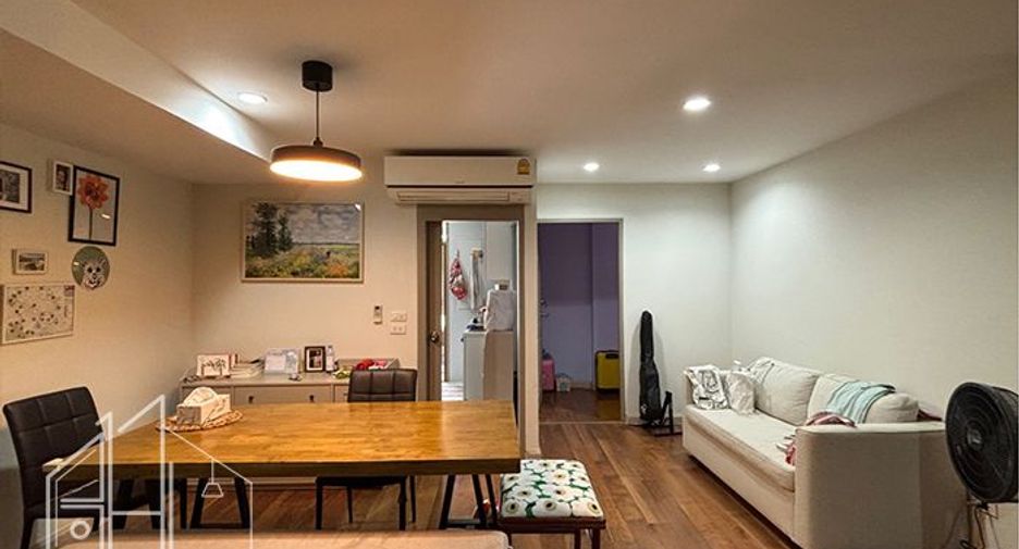 For rent 2 bedrooms condo in Watthana, Bangkok