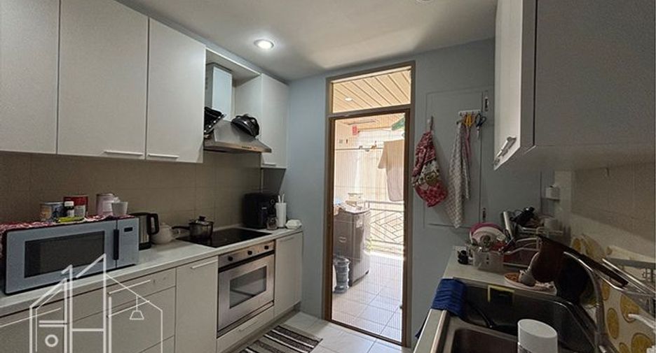 For rent 2 bedrooms condo in Watthana, Bangkok