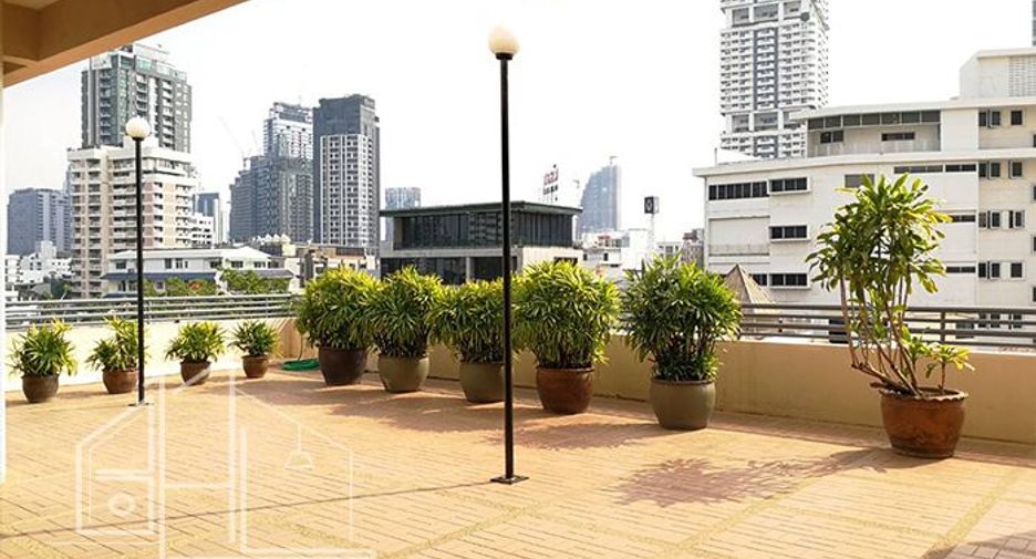 For rent 2 bedrooms condo in Khlong Toei, Bangkok