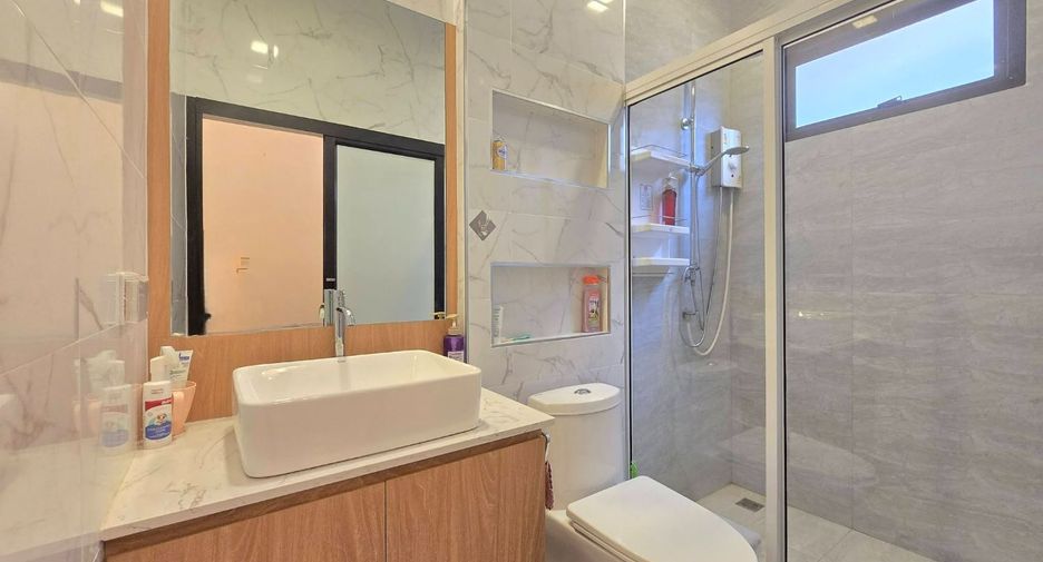 For rent and for sale 4 bedrooms villa in Bang Lamung, Chonburi