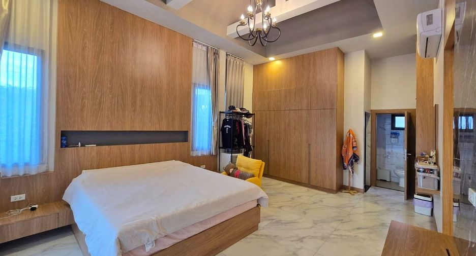 For rent and for sale 4 bedrooms villa in Bang Lamung, Chonburi