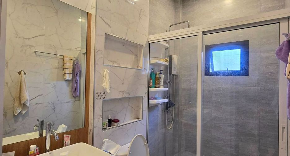 For rent and for sale 4 bedrooms villa in Bang Lamung, Chonburi