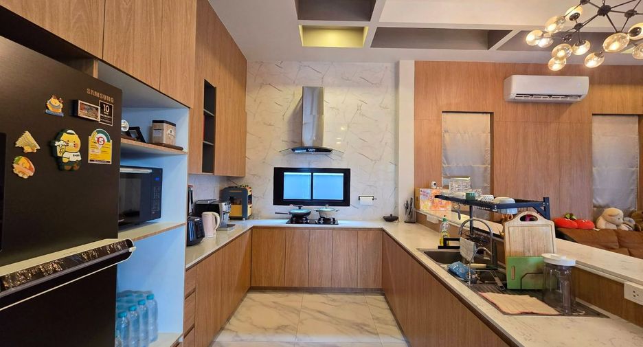 For rent and for sale 4 bedrooms villa in Bang Lamung, Chonburi