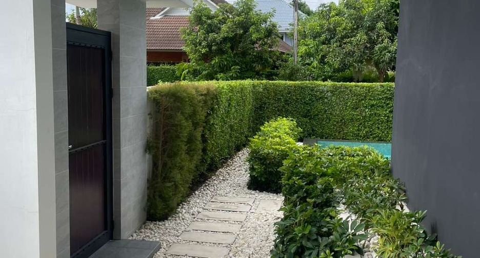 For rent 4 bedrooms house in Mueang Chiang Mai, Chiang Mai