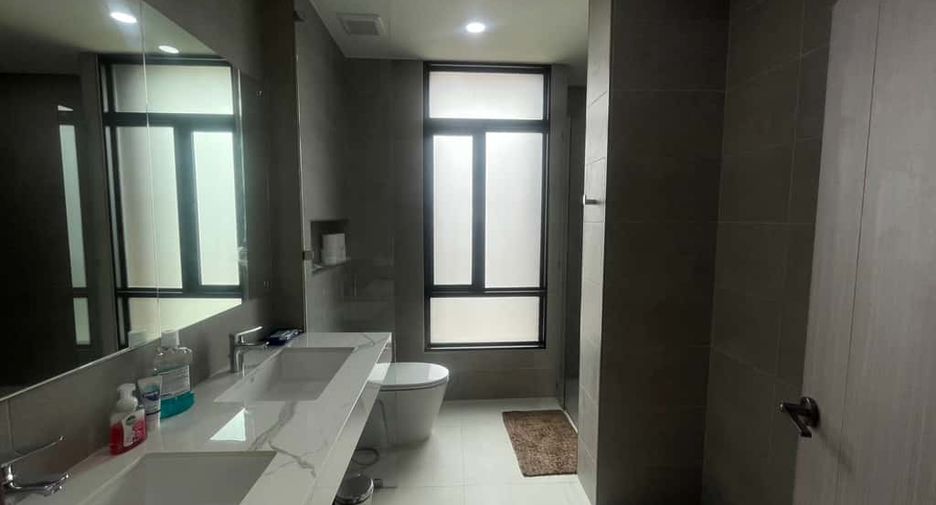 For rent 4 bedrooms house in Mueang Chiang Mai, Chiang Mai