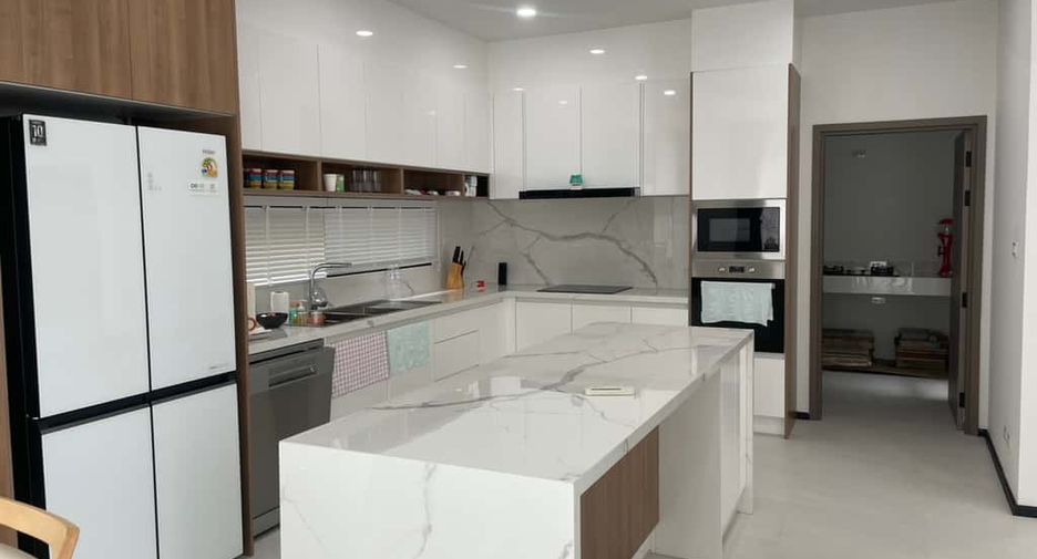 For rent 4 bedrooms house in Mueang Chiang Mai, Chiang Mai