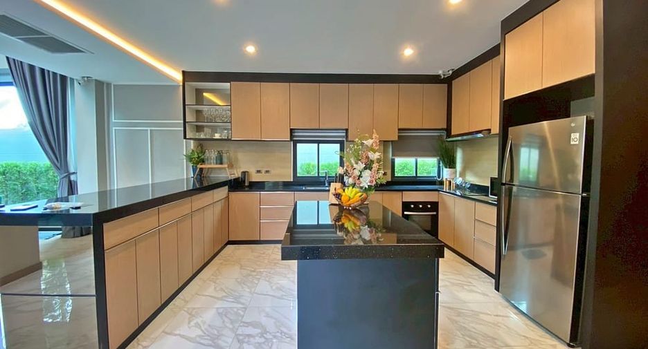 For rent and for sale 4 bedrooms villa in Huay Yai, Pattaya