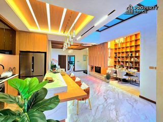 Villa en alquiler y en venta de 5 habitaciones en Bang Lamung, Chonburi