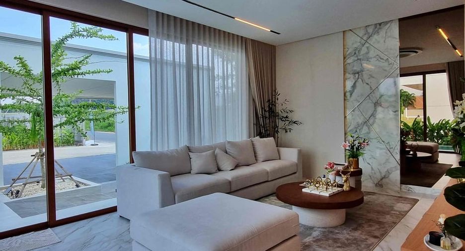 Villa en alquiler y en venta de 5 habitaciones en Bang Lamung, Chonburi
