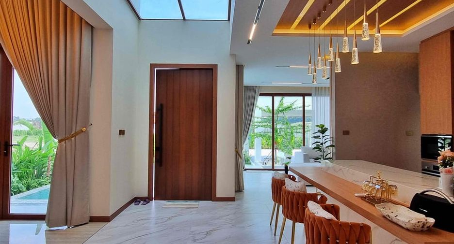 Villa en alquiler y en venta de 5 habitaciones en Bang Lamung, Chonburi