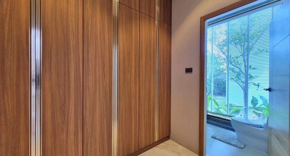 Villa en alquiler y en venta de 5 habitaciones en Bang Lamung, Chonburi