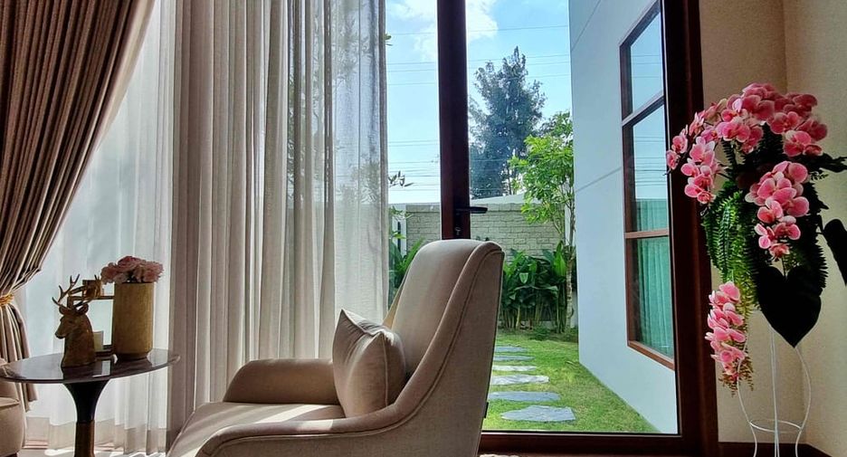 Villa en alquiler y en venta de 5 habitaciones en Bang Lamung, Chonburi