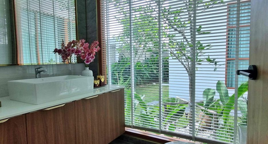 Villa en alquiler y en venta de 5 habitaciones en Bang Lamung, Chonburi