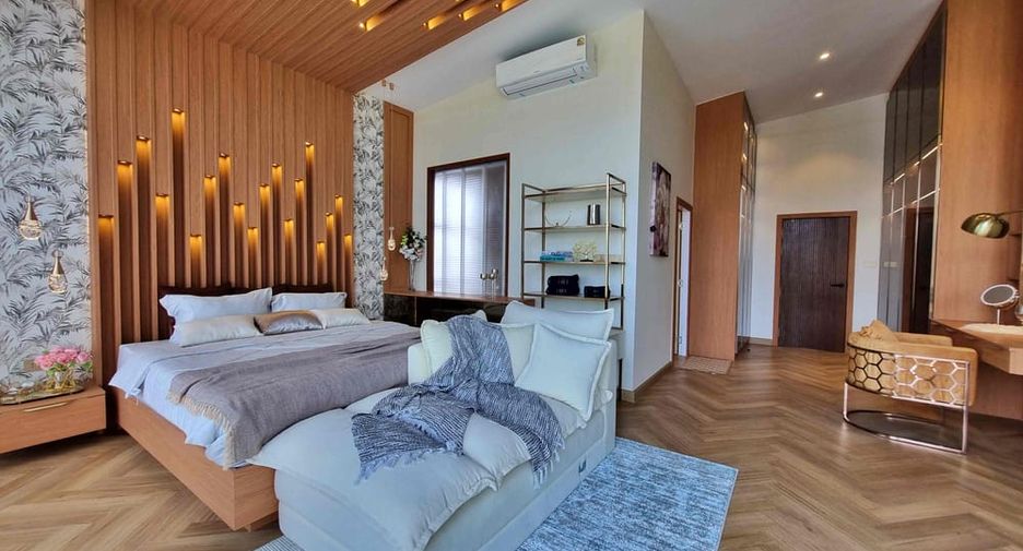 Villa en alquiler y en venta de 5 habitaciones en Bang Lamung, Chonburi