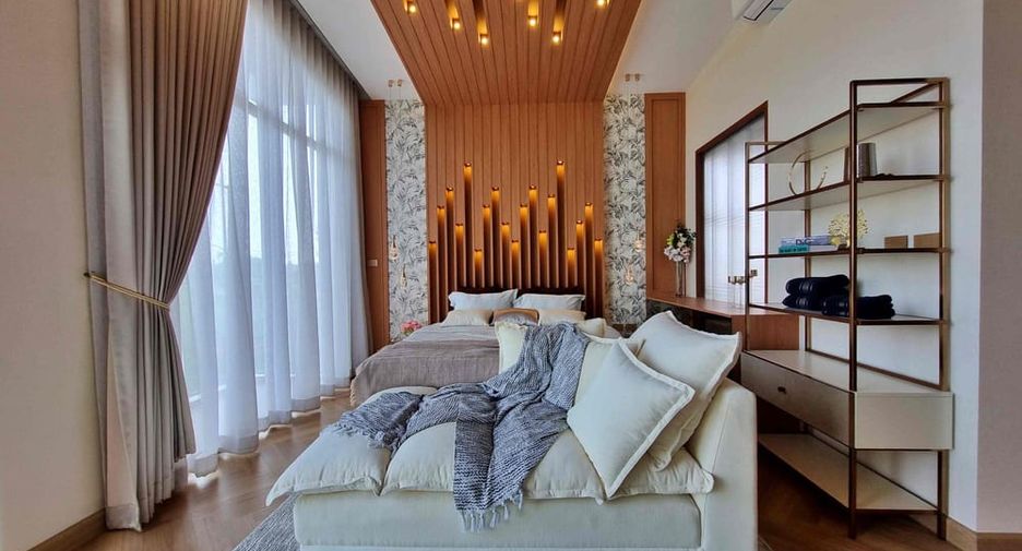 Villa en alquiler y en venta de 5 habitaciones en Bang Lamung, Chonburi