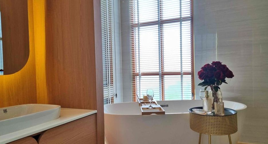 Villa en alquiler y en venta de 5 habitaciones en Bang Lamung, Chonburi