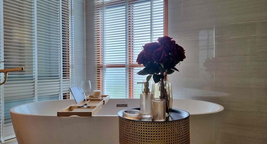 Villa en alquiler y en venta de 5 habitaciones en Bang Lamung, Chonburi